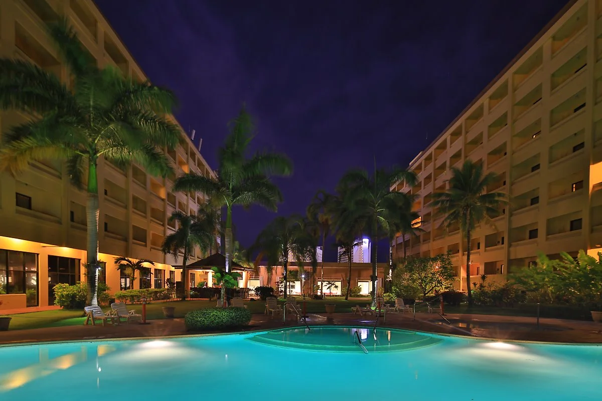 Hotel_courtyard_(night_time).JPG