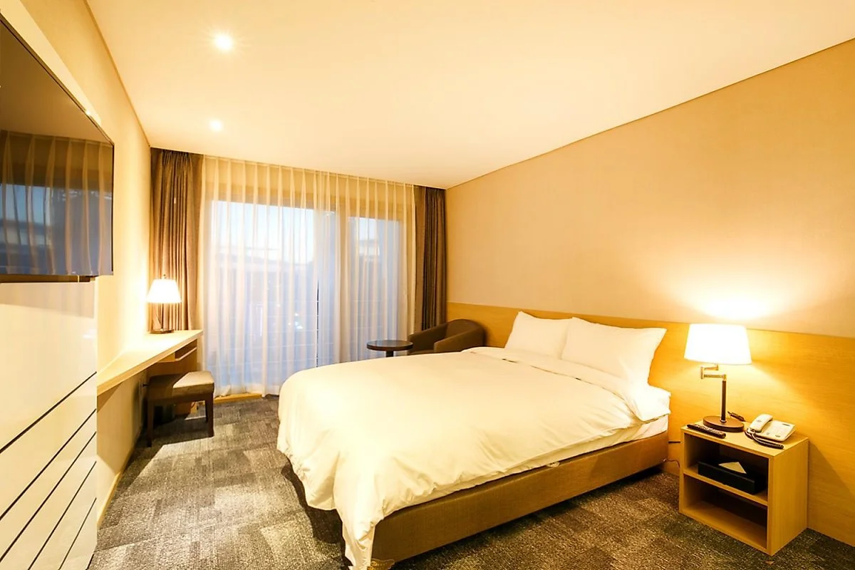 ext-FG12180897.jpg?type=w1200