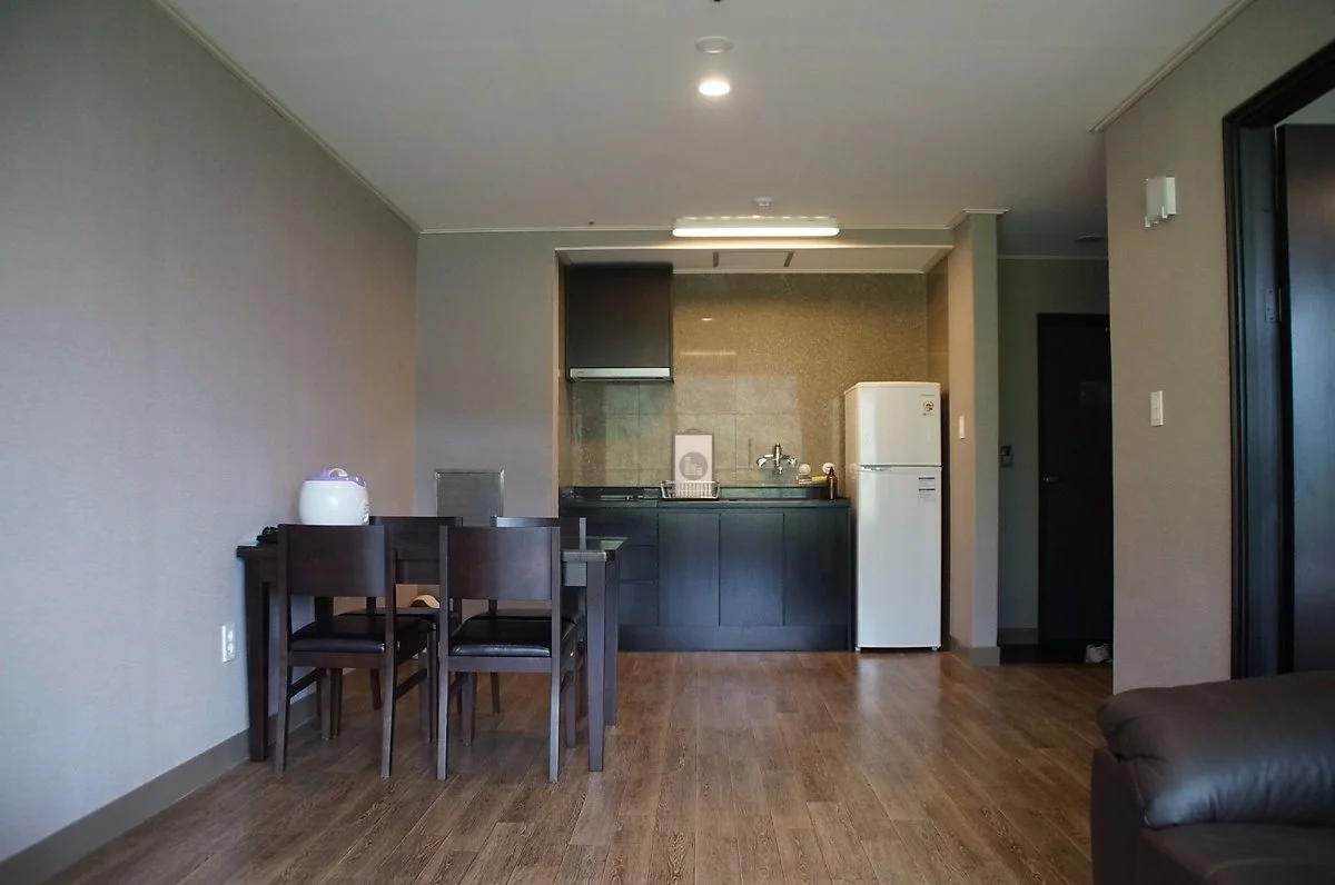 ext-FG8070131.jpg?type=w1200