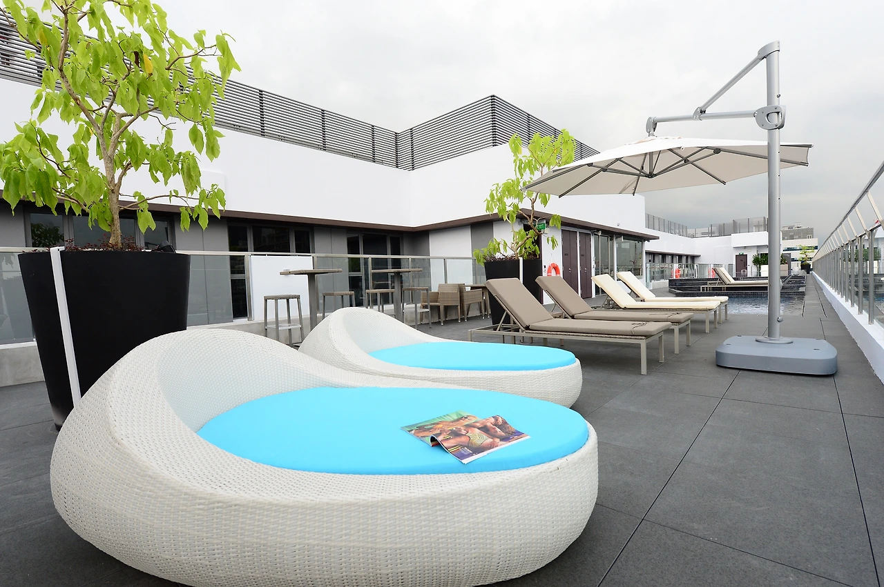 Swimming Pool (3).JPG