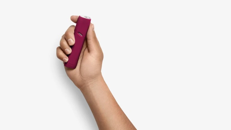 Iqos_3.0_Multi_page_hand_holding_red_multi.jpg?type=w773