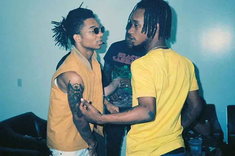 https%3A%2F%2Fhypebeast.com%2Fimage%2F2016%2F11%2Frae-sremmurd-black-beatles-billboards-no-1-spot.jpg?q=75&amp;w=800&amp;cbr=1&amp;fit=max