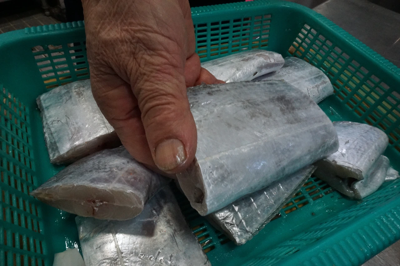 12복집식당 은빛갈치.JPG