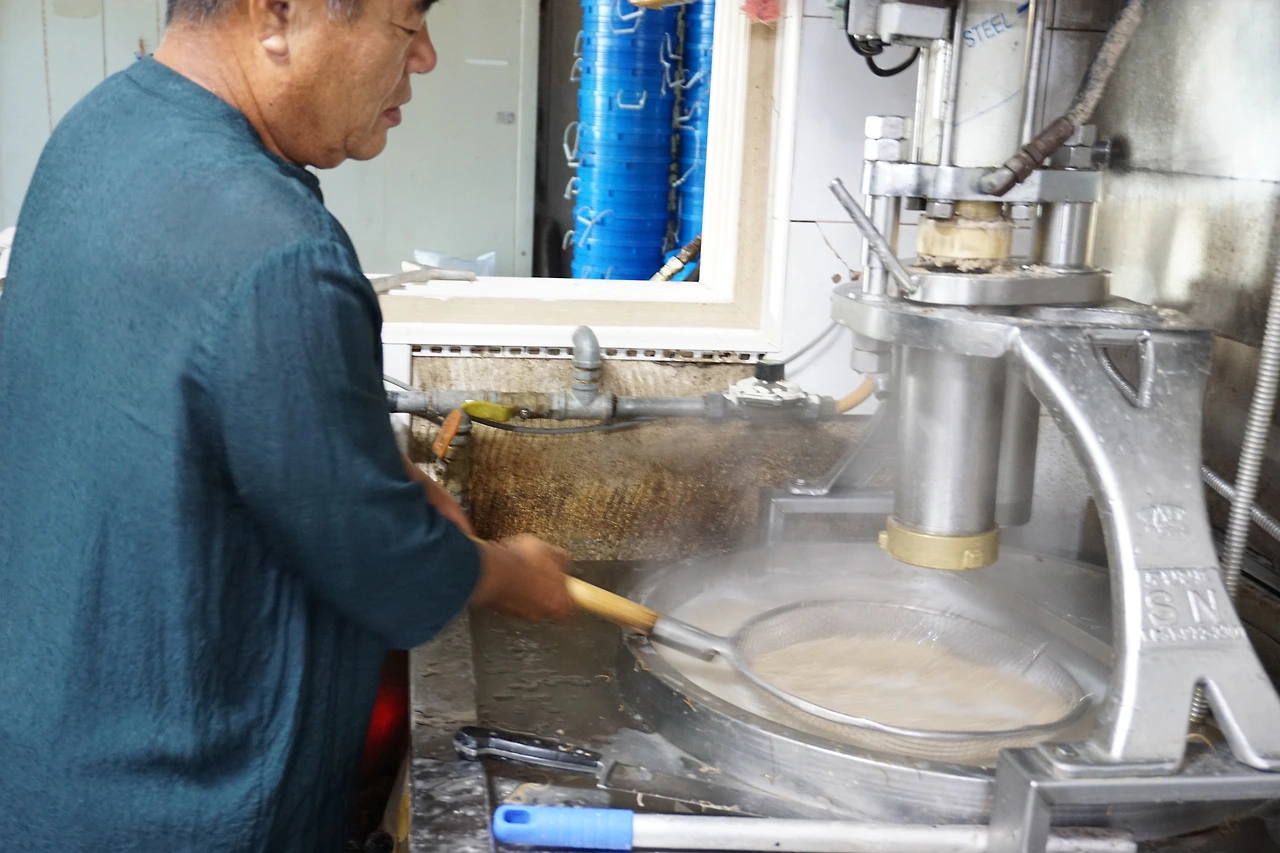 막국수 면 뽑기.JPG