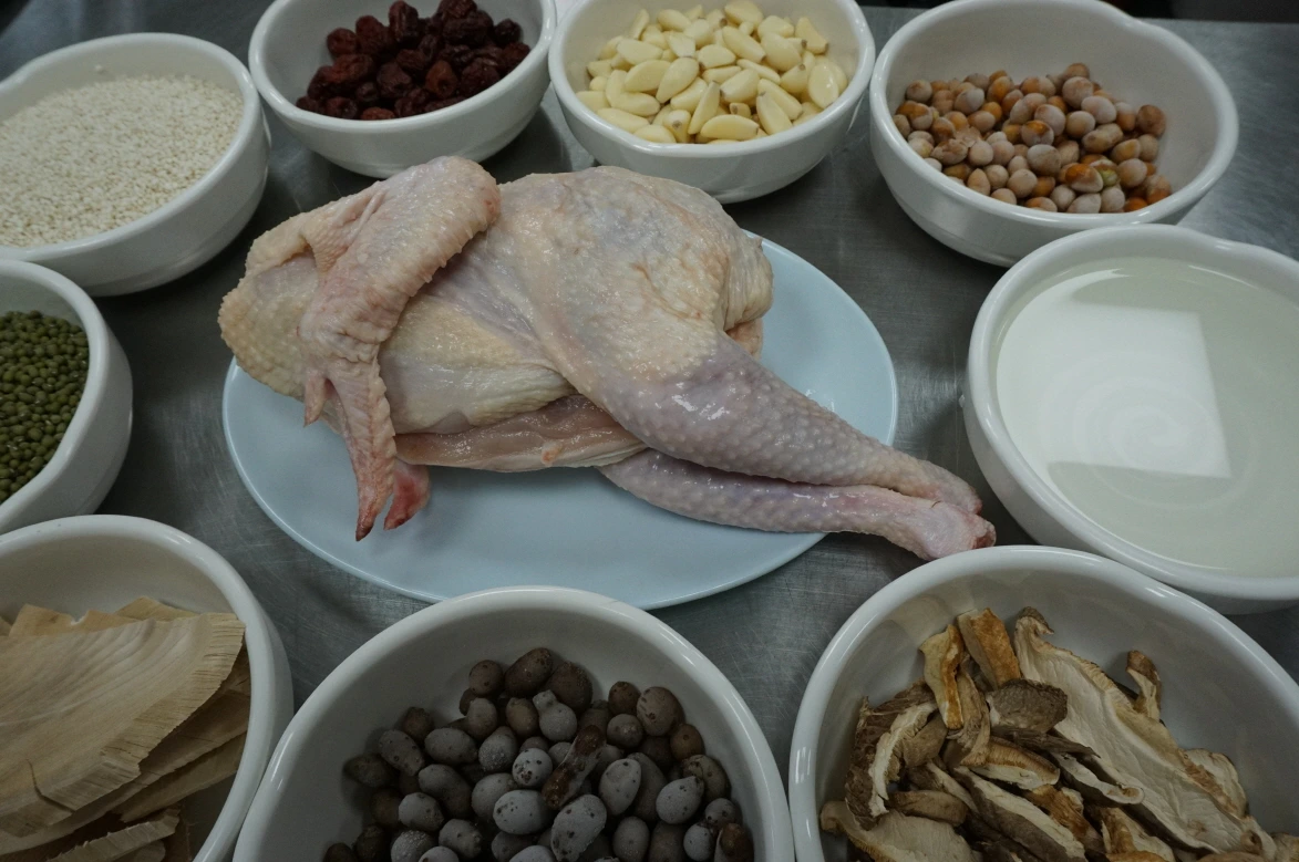 크기변환_달기약수와 백숙재료.JPG