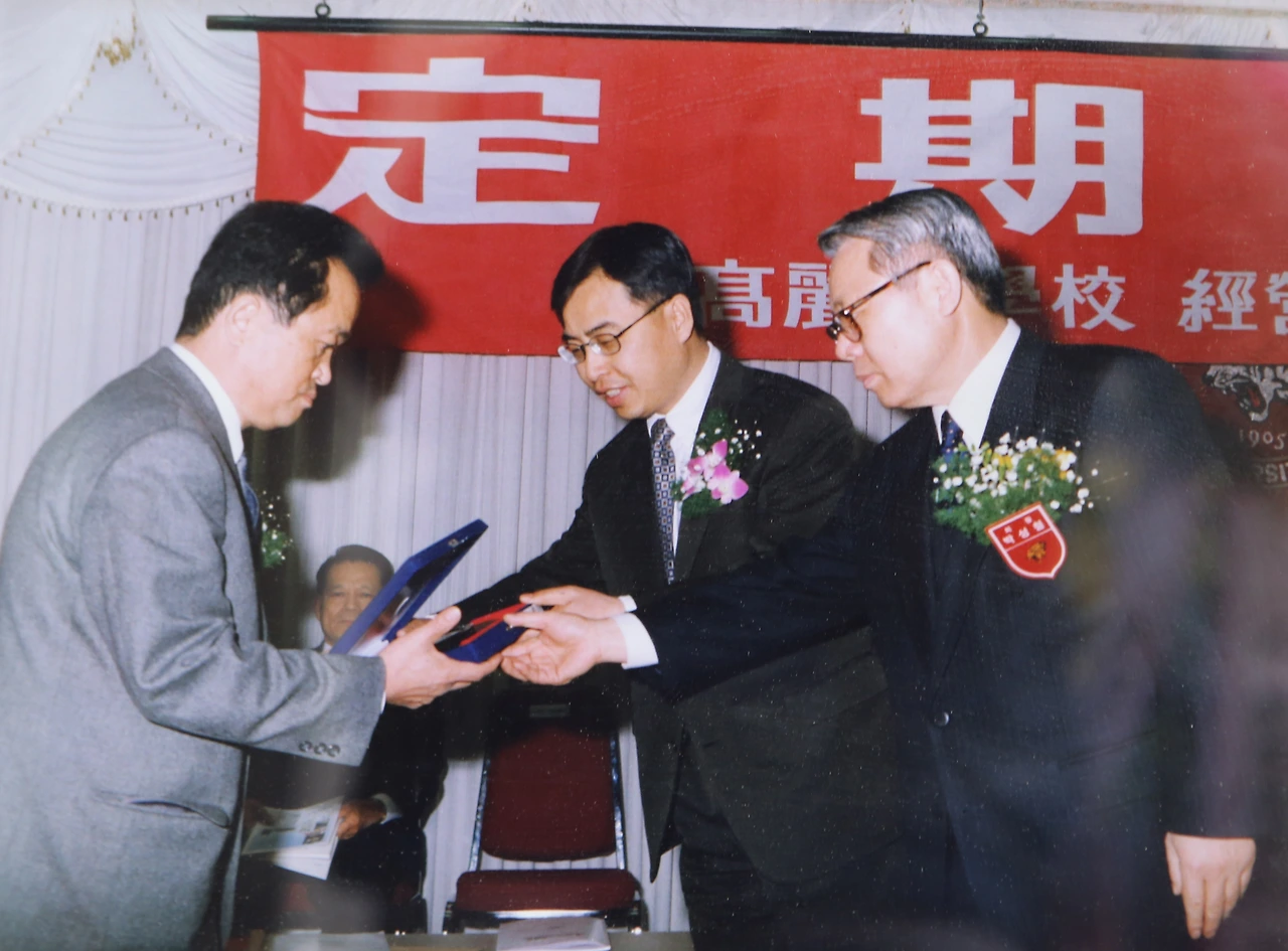 27 훈장받는 모습.JPG