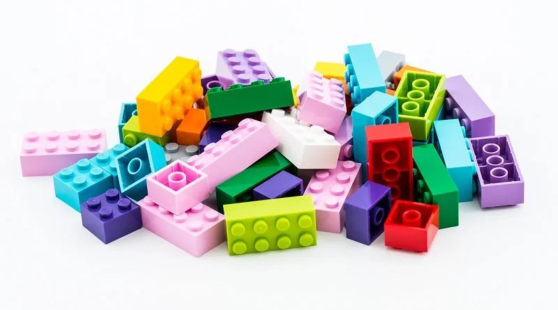 LEGO-pile-bricks-featured-800-445-800x445.jpeg