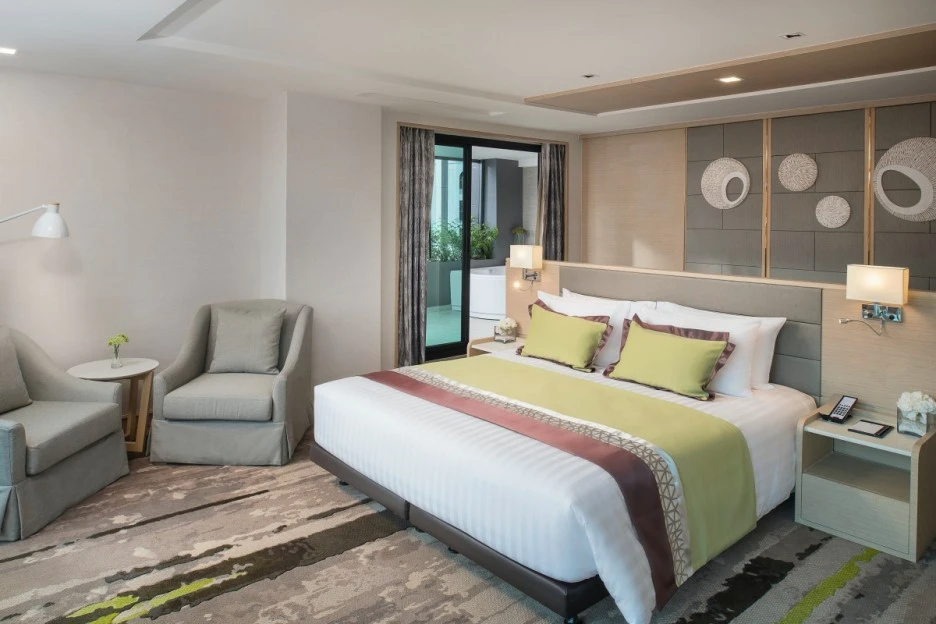 Jacuzzi_Suite-Bedroom.jpg?type=w1