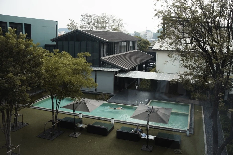 4._Outdoor_Pool.jpg?type=w1