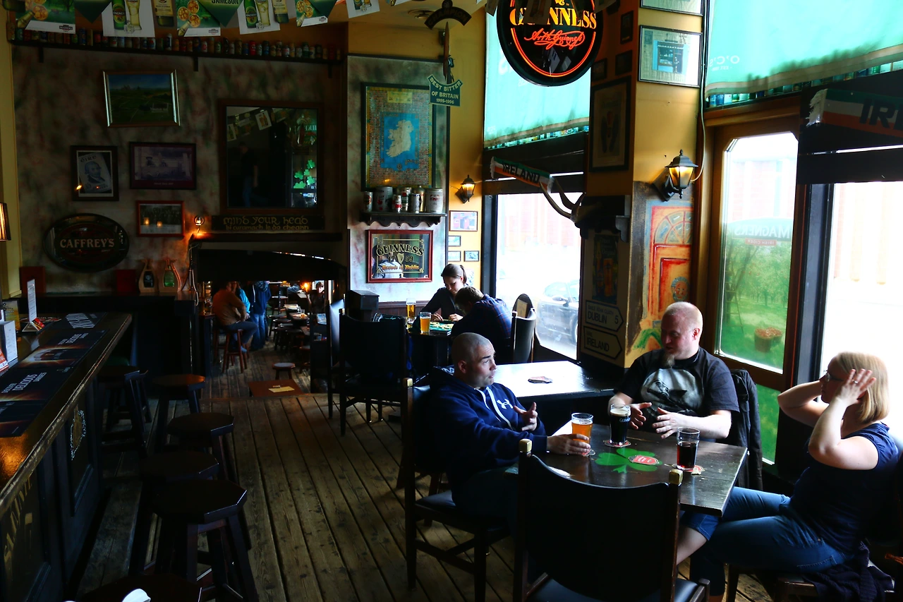 16 - 핀란드 펍 자정의 풍경.JPG