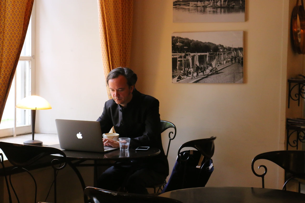 90 - 투르쿠 카페의 사람들1.JPG