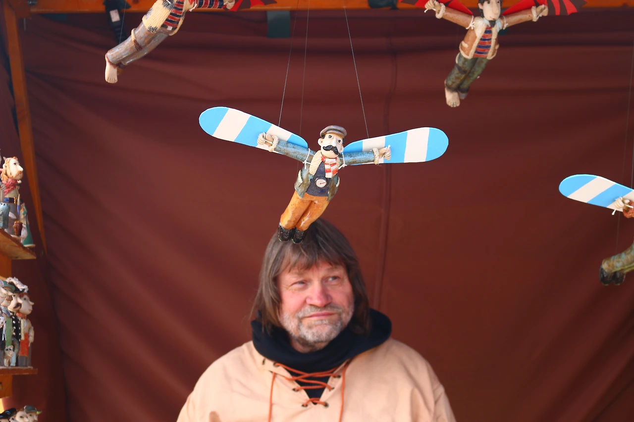 40 체스키크롬로브의 나무인형파는 아저씨.JPG