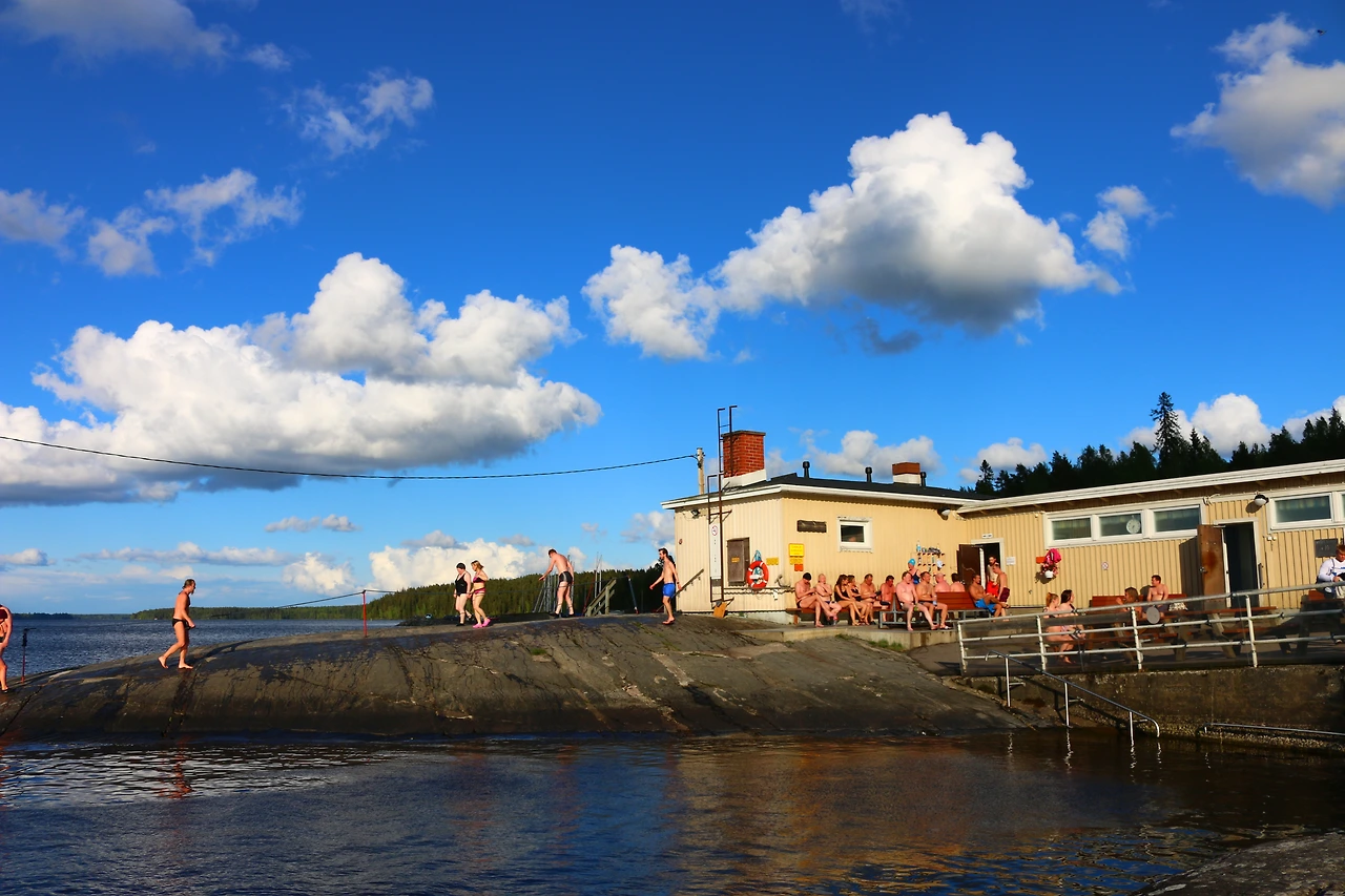 28 -  추운 날씨에도 사우나와 호수 수영을 즐기는 탐페레 사람들.JPG