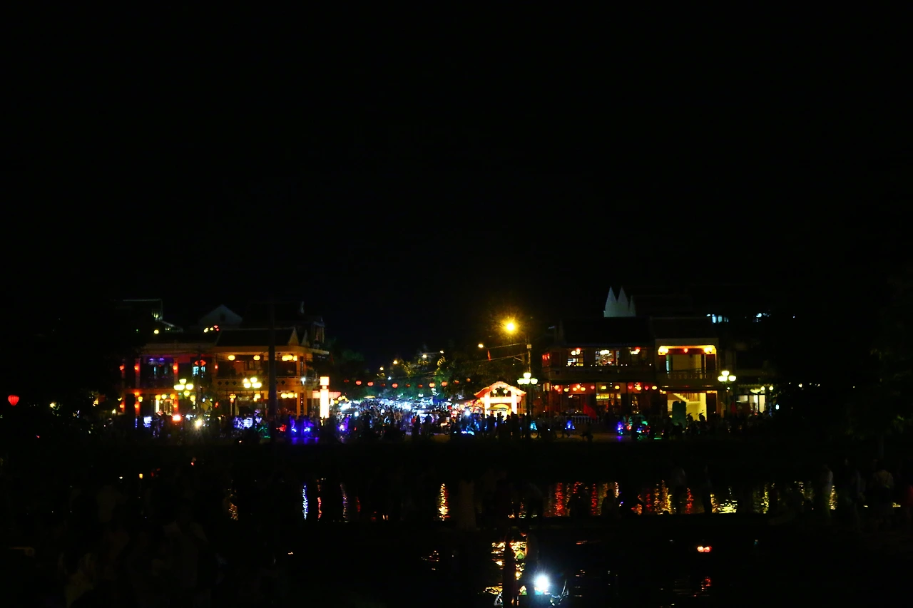 46 호이안의 밤은 가고.JPG