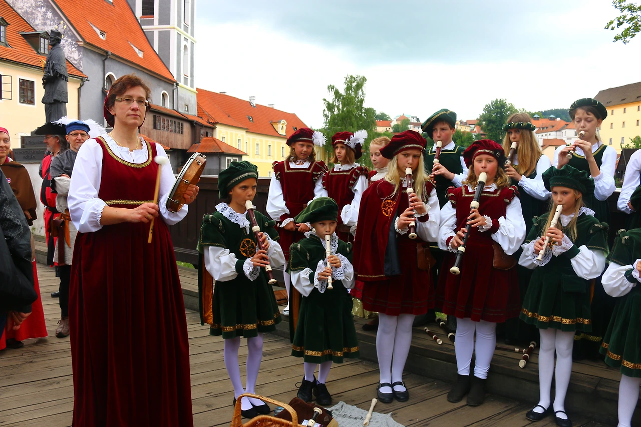 39 축제중인 체스키크롬로브.JPG