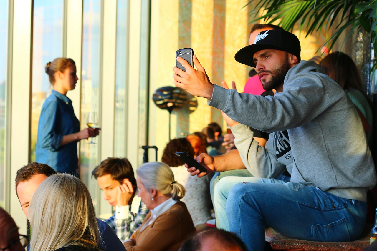 20 베를린 통유리로 된 스카이바.JPG