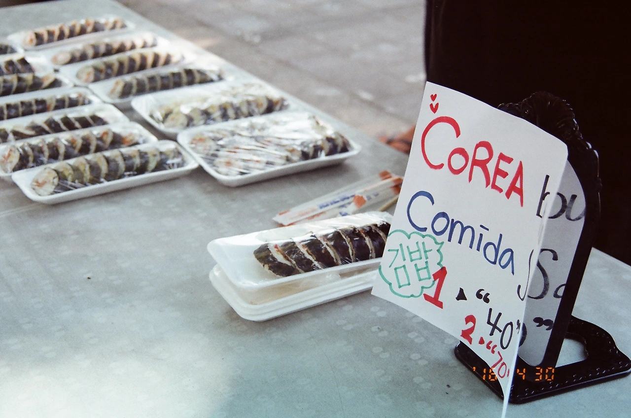 와하까 시장에서 김밥파는 한국 언니들.JPG