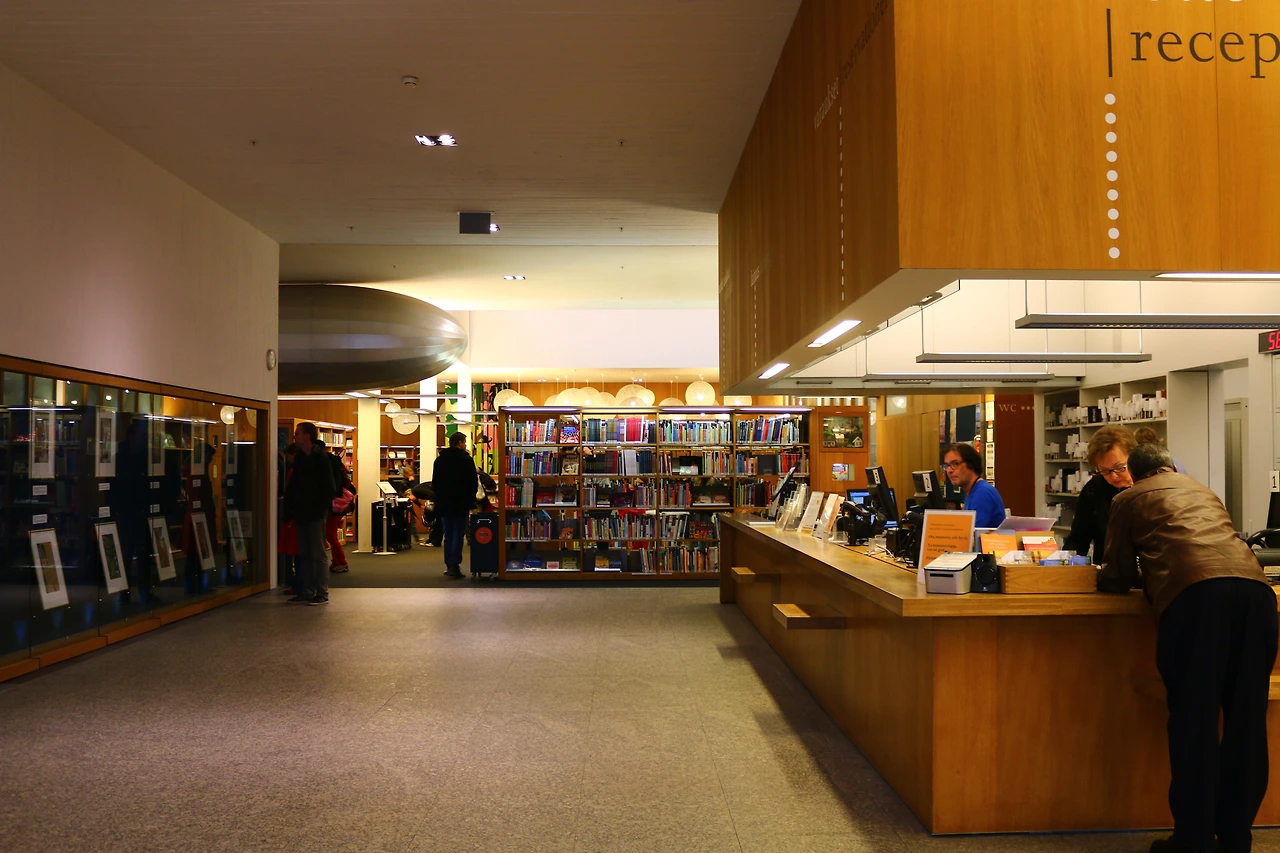 85 -  투르쿠 도서관 내부 7.JPG