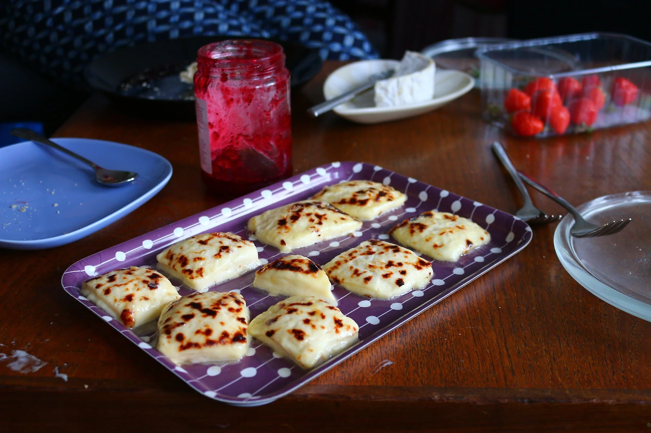 94 - Riesu네 집에서의 야식 구워먹는 치즈.JPG