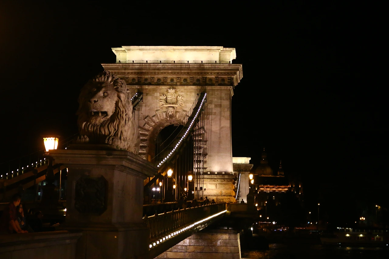 48 부다와 페스트를 나누는 다리 .JPG