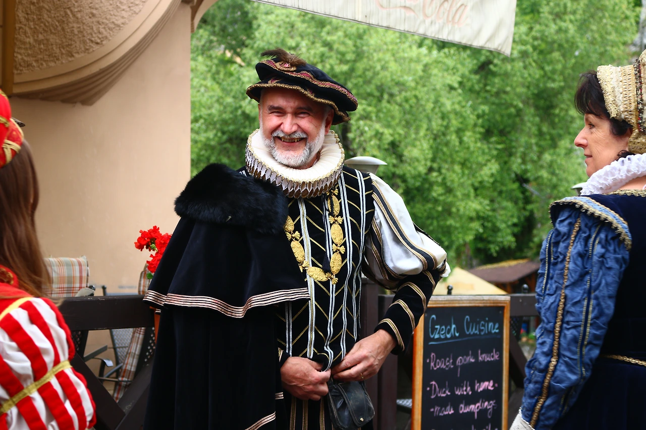 38 축제중인 체스키 크롬로브.JPG