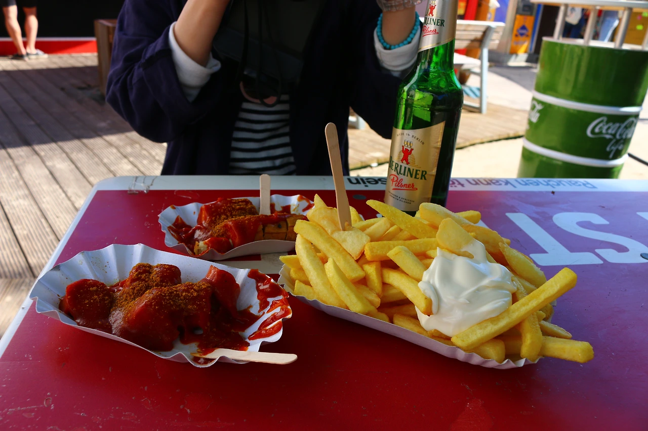 9 베를린 맥주와 소시지, 감자튀김.JPG