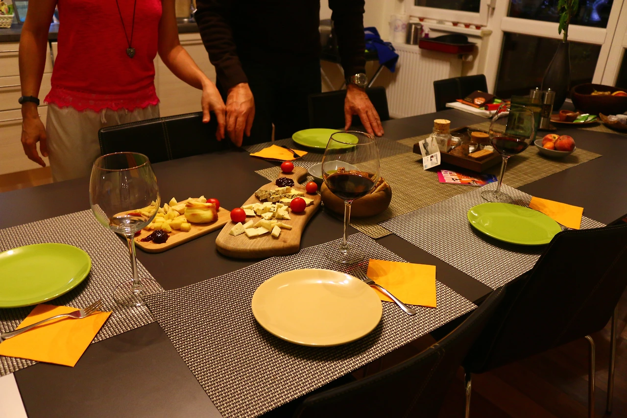 47 부다페스트 카우치서핑호스트 부부.JPG