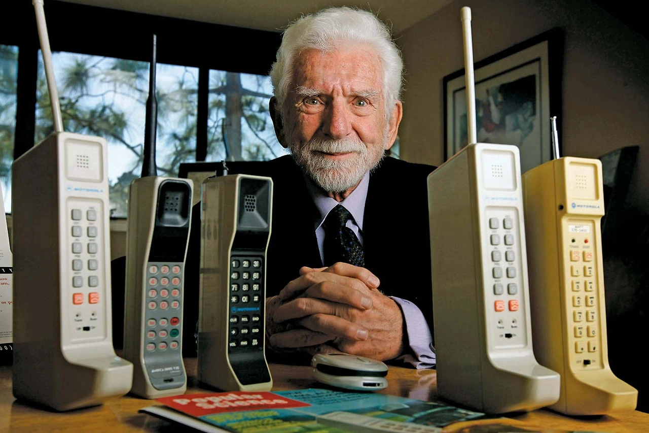 2021-3-martin-cooper-cellphone-inventor-by-five-old-cellphones-638c67048615ae71282aee46.jpeg