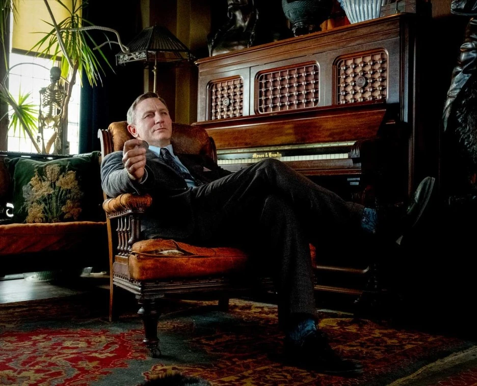 fmc_mc_KnivesOut.jpg?type=w1