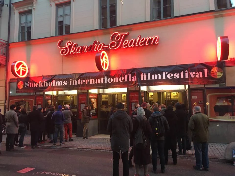 다른건물 입구.jpeg