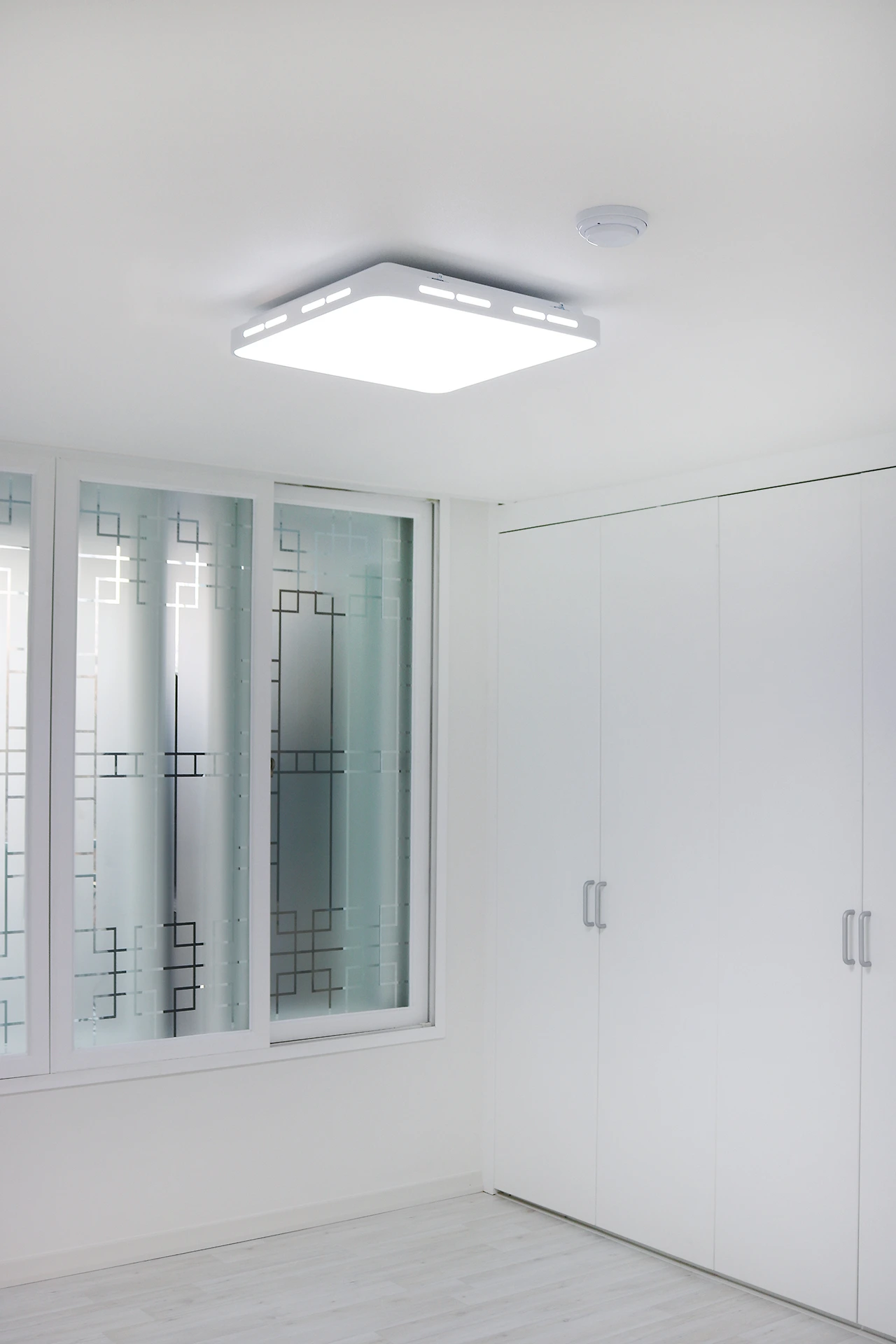 화이트인테리어_아파트인테리어_30평인테리어_모던인테리어_아파 (1).JPG