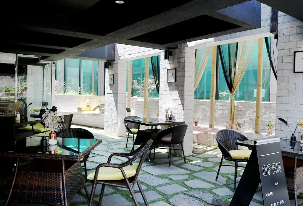 신사동카페 벽등 외부벽등 카페인테리어 카페조명 조명인테리어.JPG