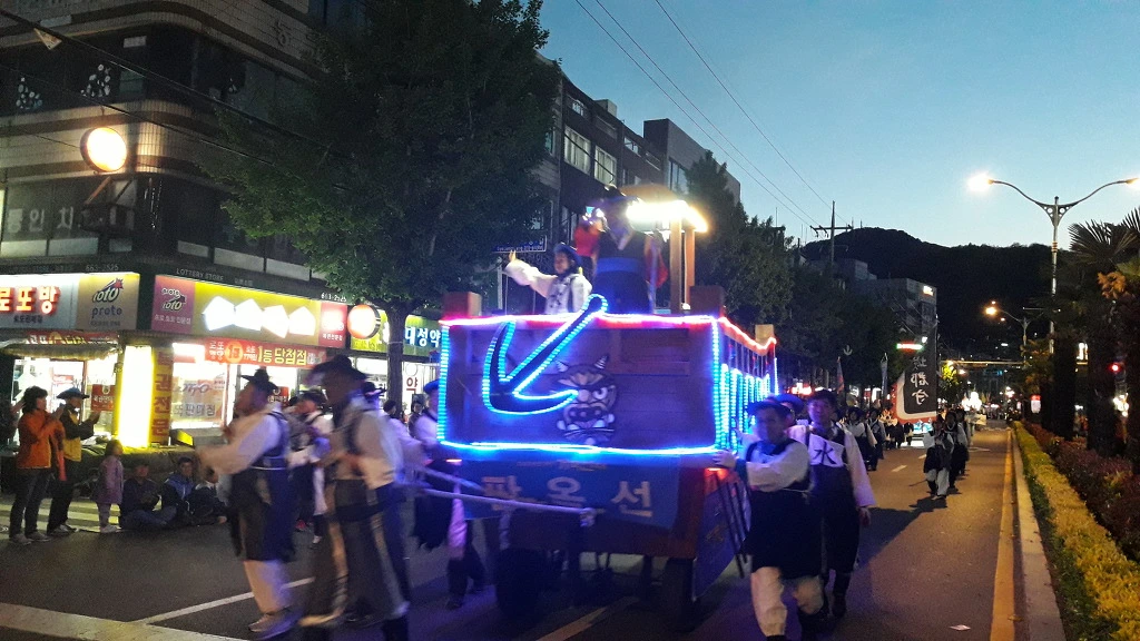 99F47E4F5AED0470100550