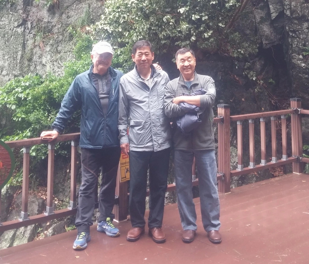 997BD93E5AF2674E0B319D