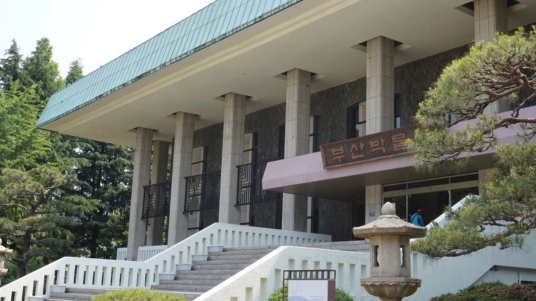 2440D33A592E15FF0B583C