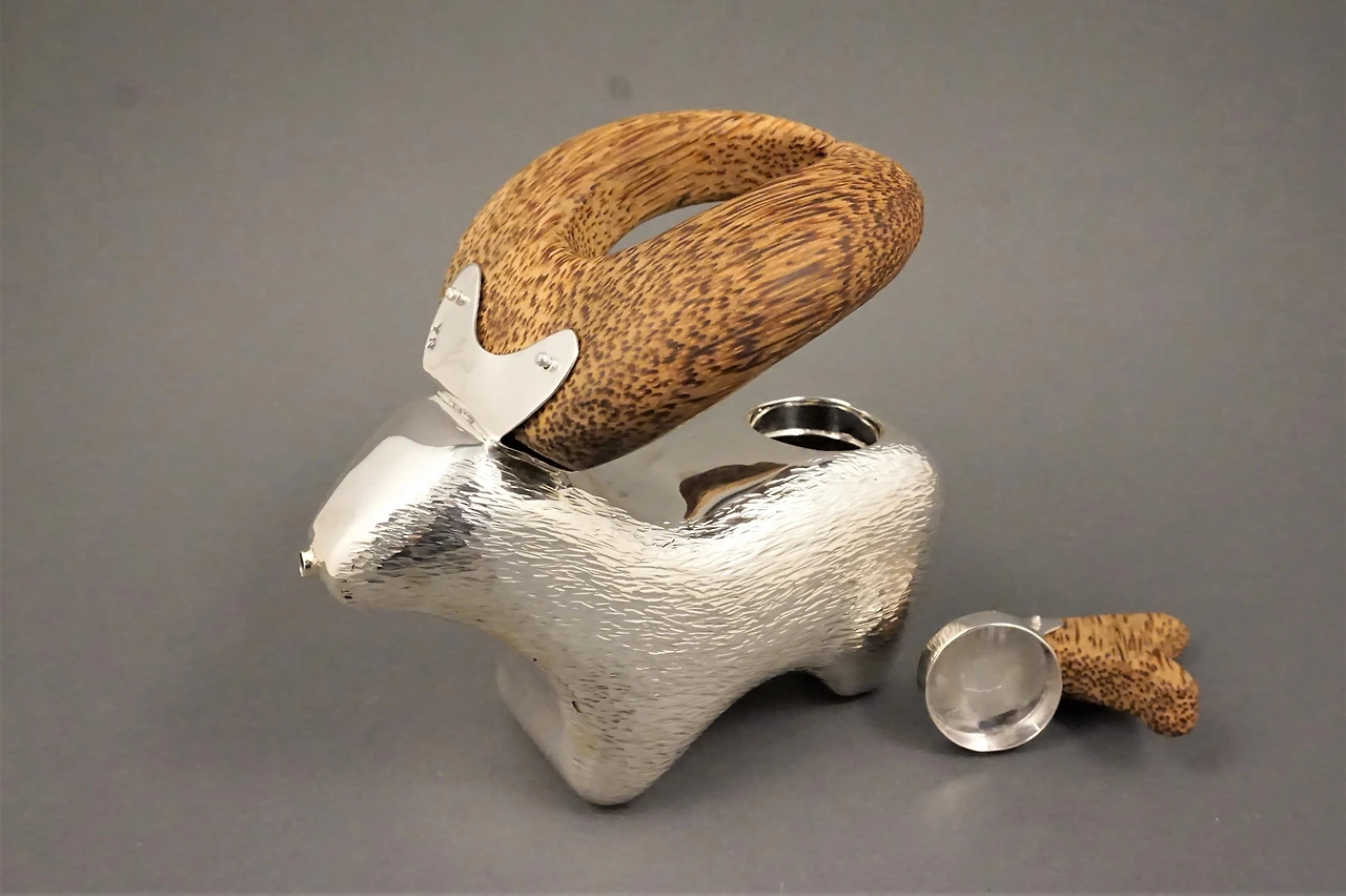goat teapot-4.JPG