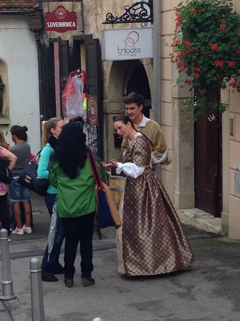 04자그레브코스튬 역사설명01.JPG