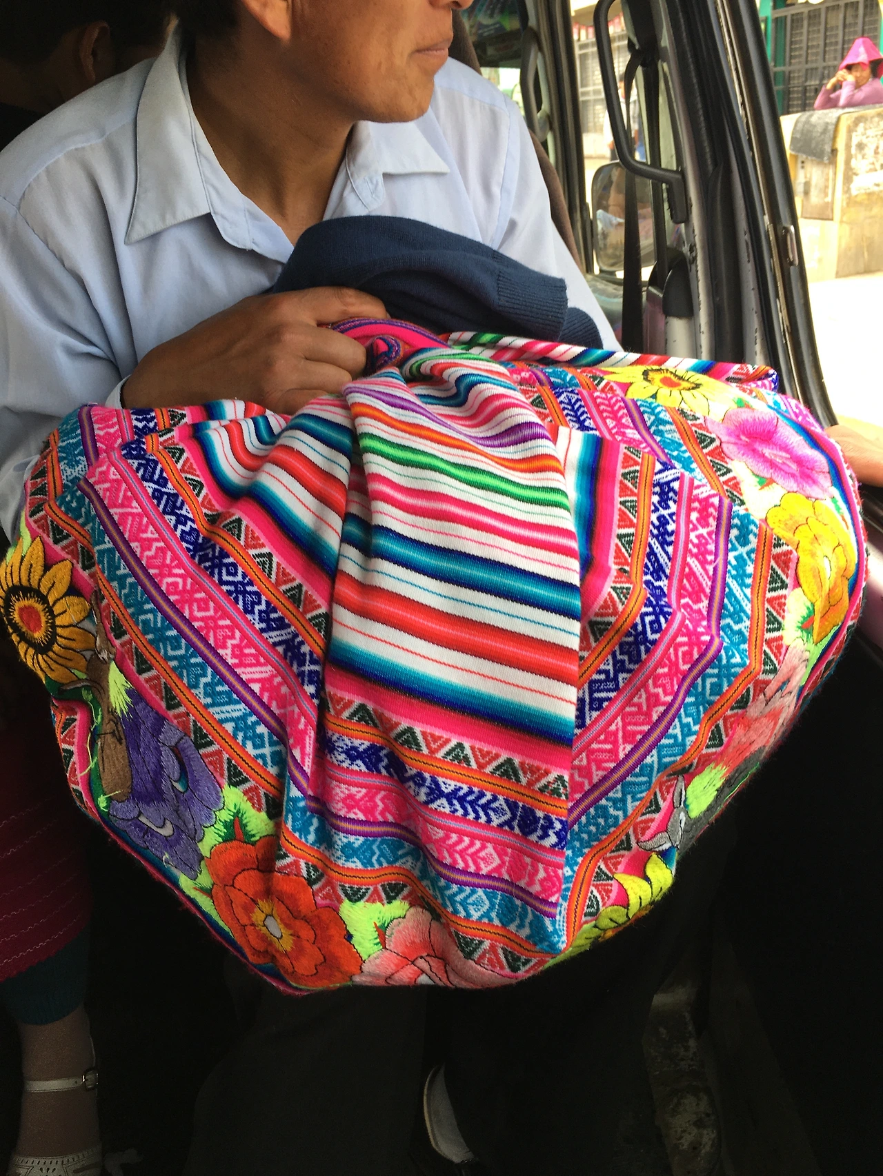 기쁨의 실로 짠 페루 전통 보자기.JPG