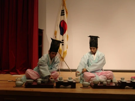 차를 마시며2.jpeg