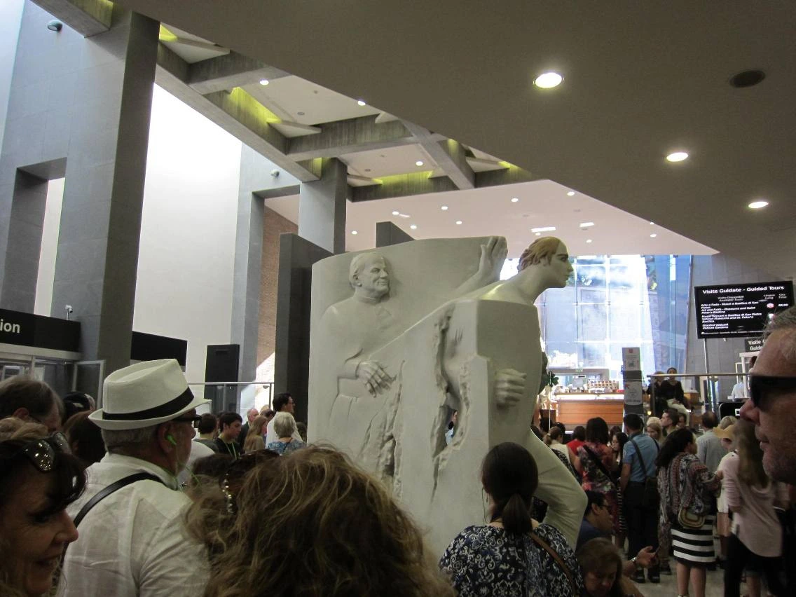 11 입국심사장 요한 바오로 2세.JPG