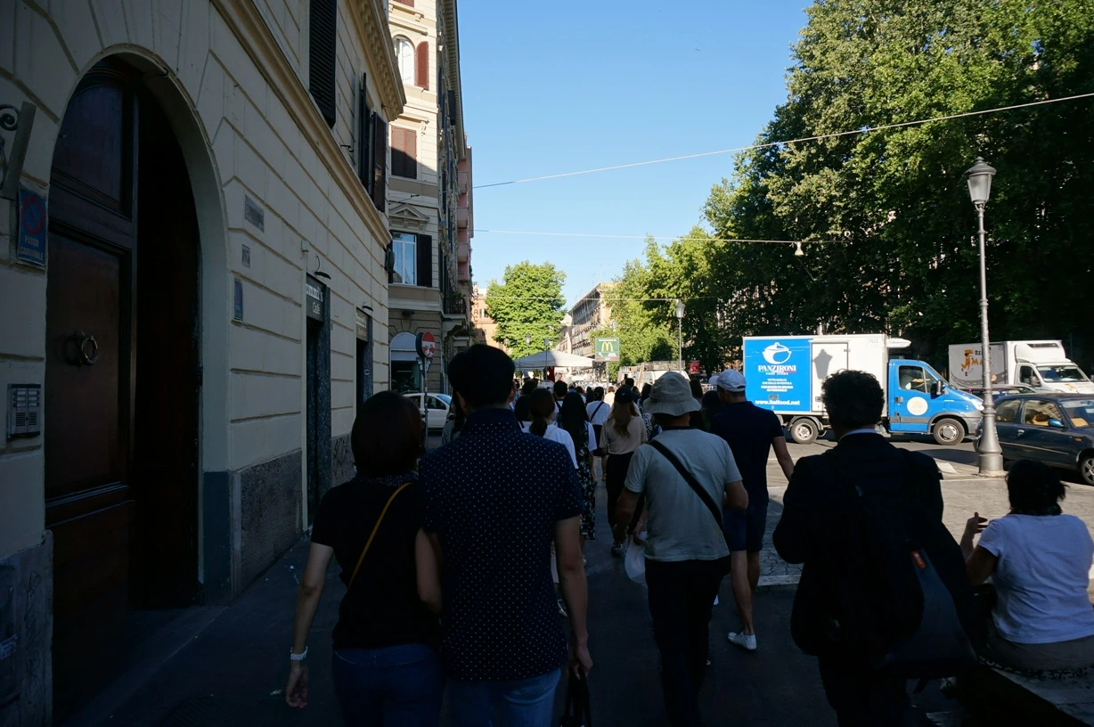 05 바티칸 쪽으로 맥도날드 간판.JPG