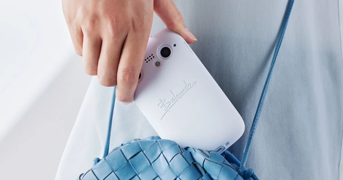 발뮤다 폰.jpeg