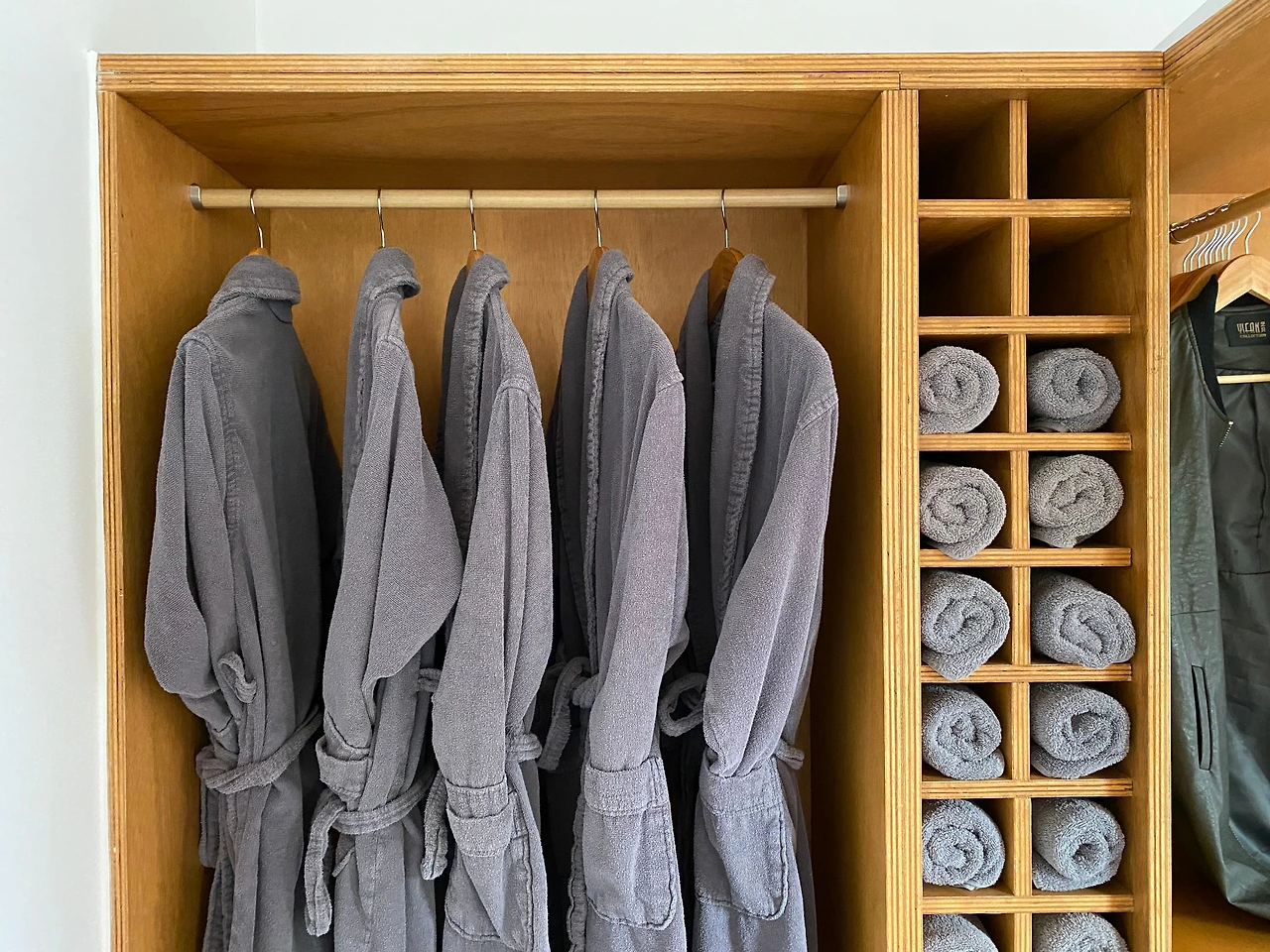 5개의 가운.jpeg