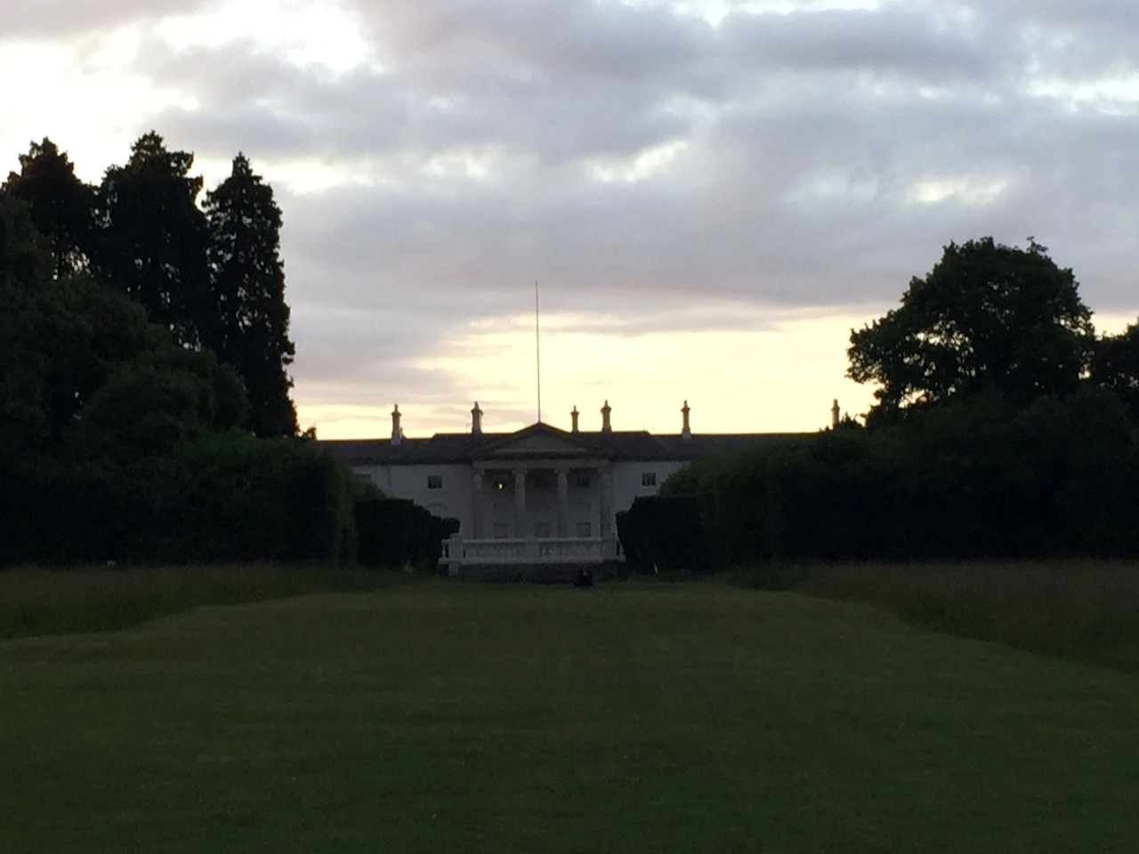 피닉스파크 대통령궁.jpeg