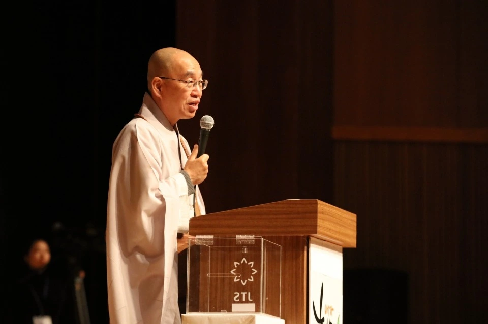 2606B73B58366F1A3360E9