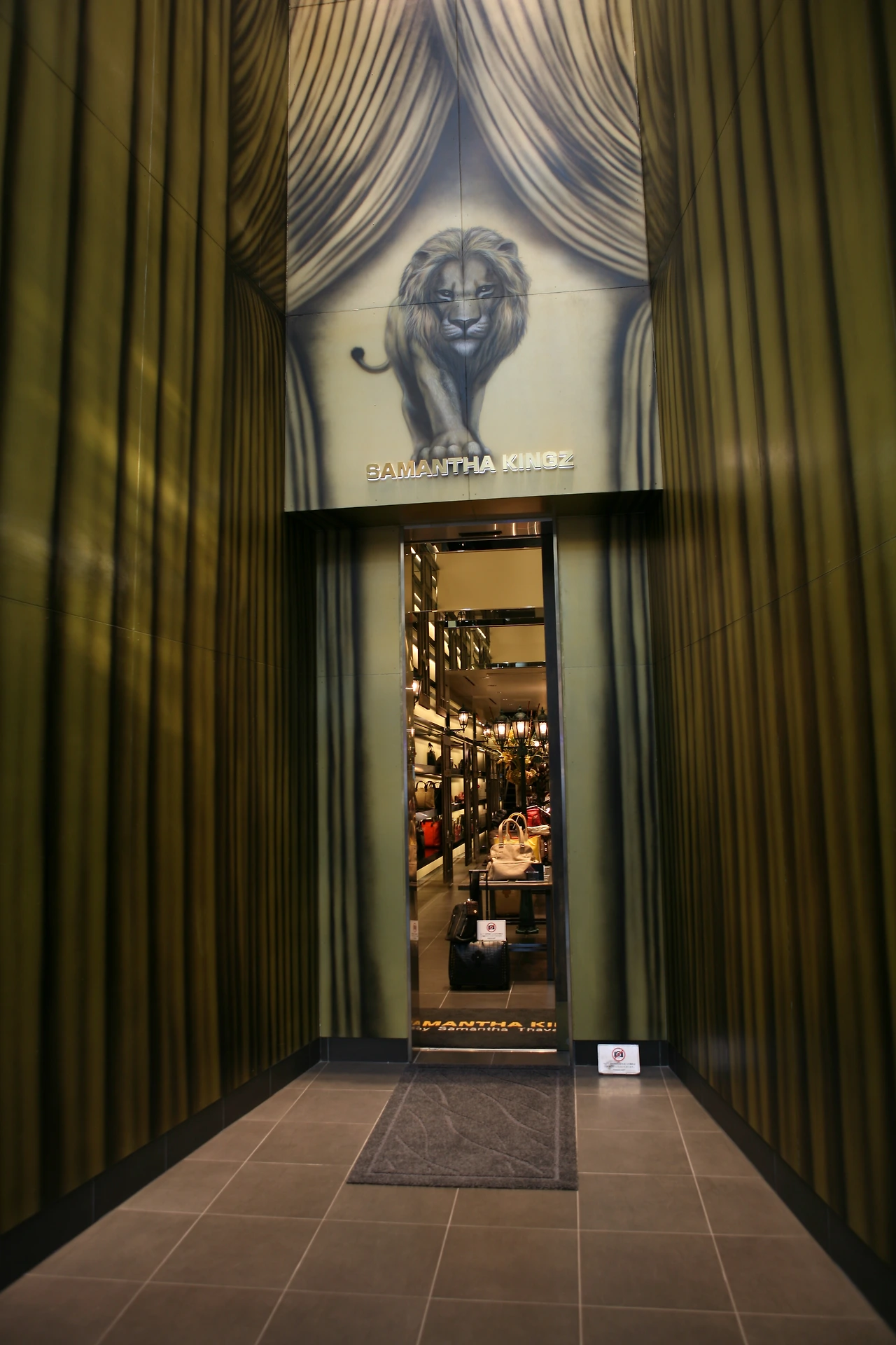 궁긍한 매장2.JPG