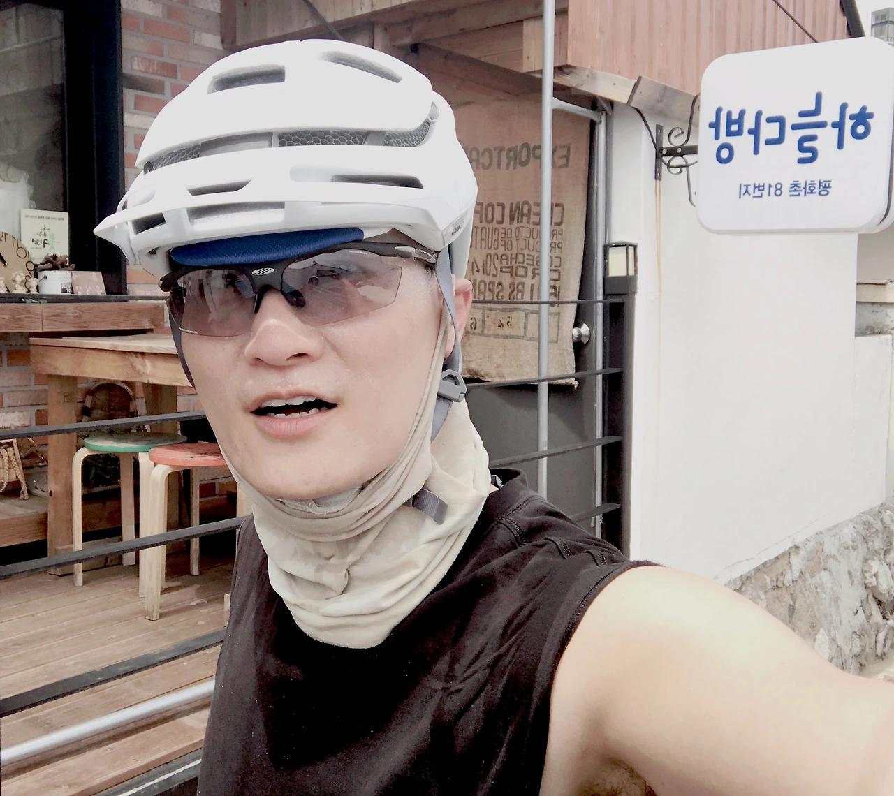 하늘다방 앞에서 .jpeg