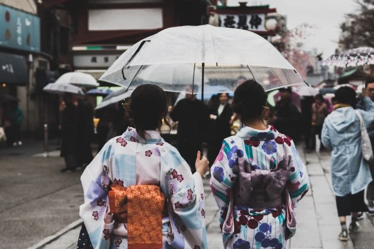 Walking-in-Okinawa_paul-wong-B8WJQ1xHHtI-unsplash-2.jpg?resize=728%2C486&ssl=1