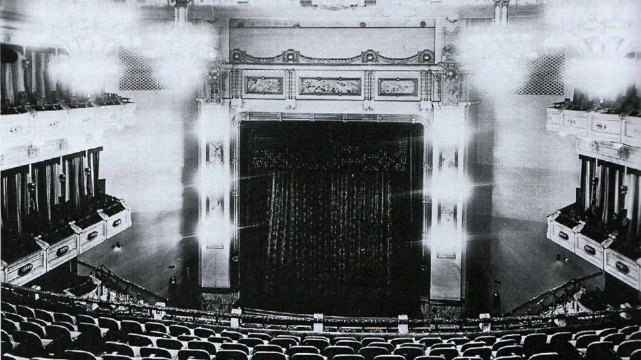 Interior-Real-Cinema-Madrid_2199690080_7524516_1300x731.jpg?type=w1