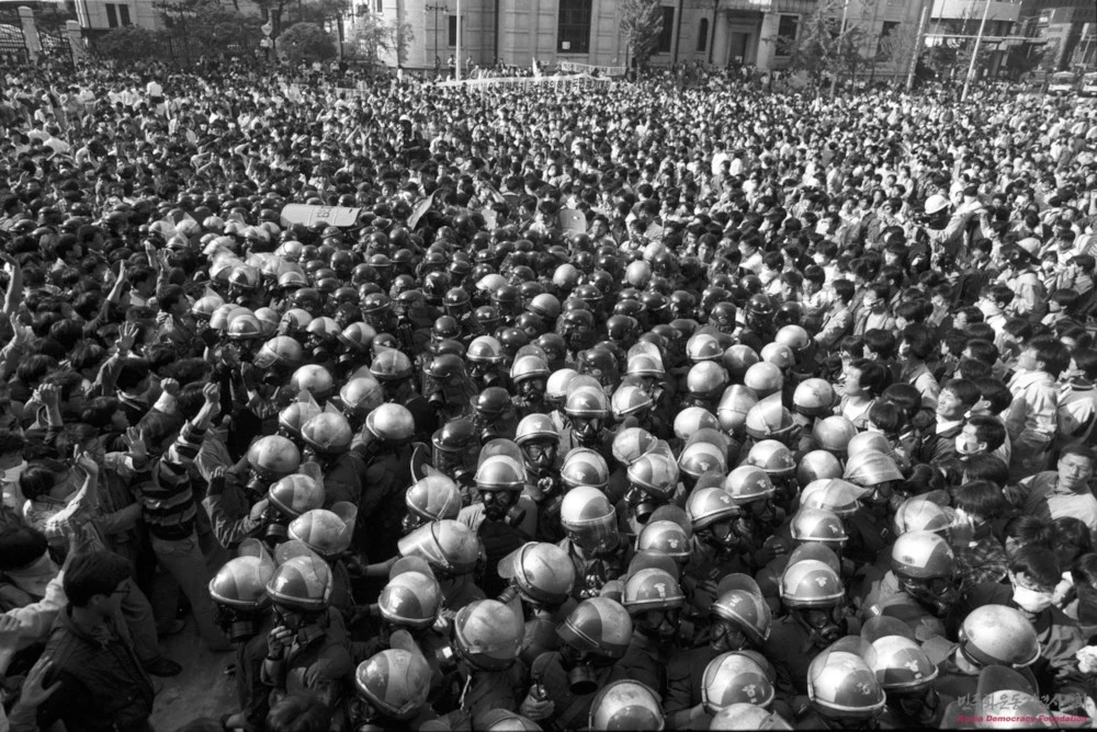 img 15-2_ 백골단 해체의 날, 1991.jpeg